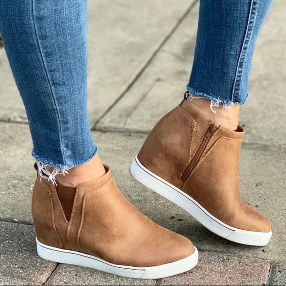 Sugar Shoes - ✨LAST TWO✨CASUAL NIGHTS WEDGE SNEAKER-HONEY